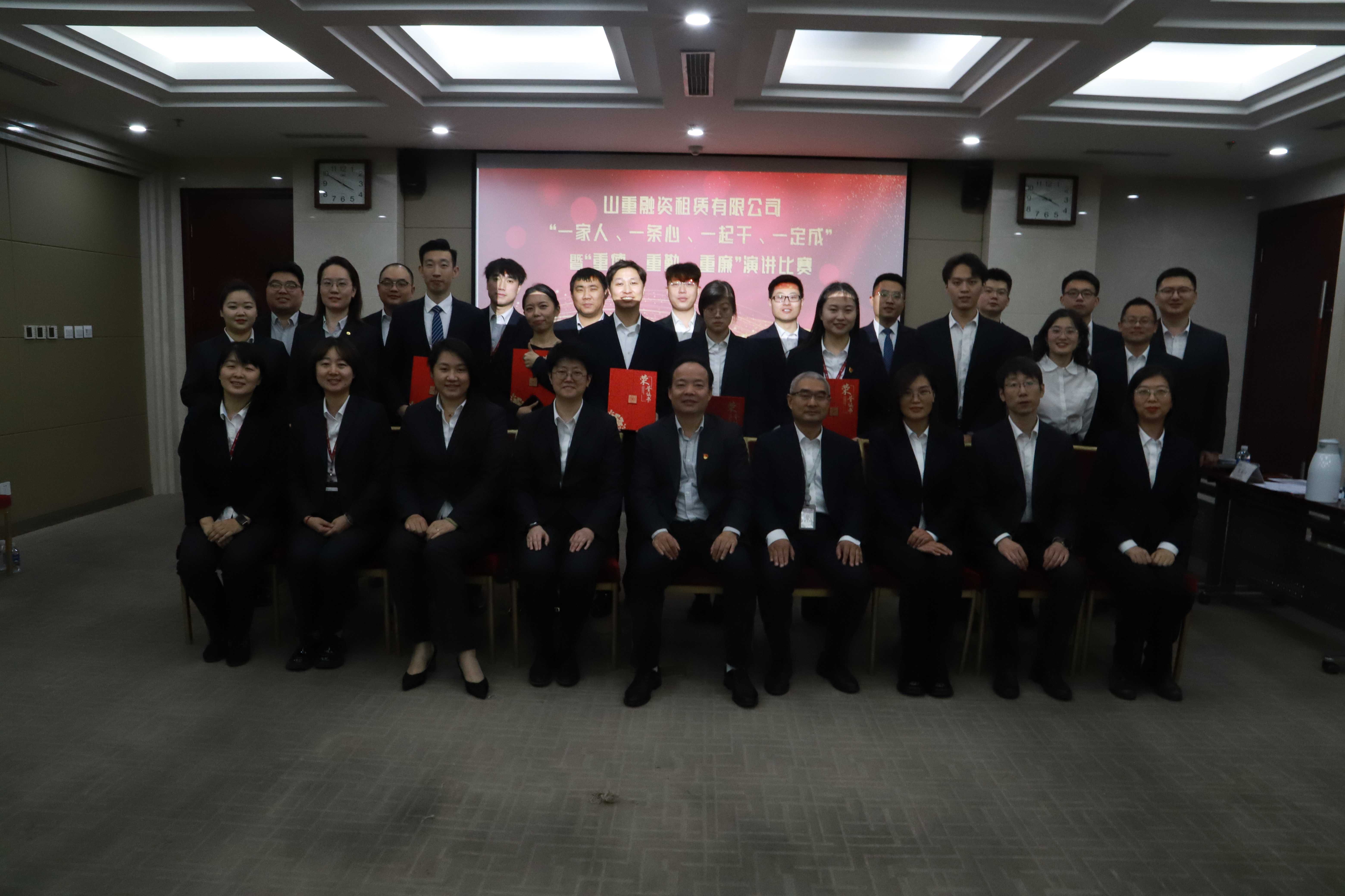 合影(1).jpg 合影(1).jpg